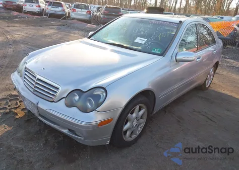 2003 Mercedes-Benz C 240 z USA, uszkodzony, nr VIN WDBRF61J33A523753